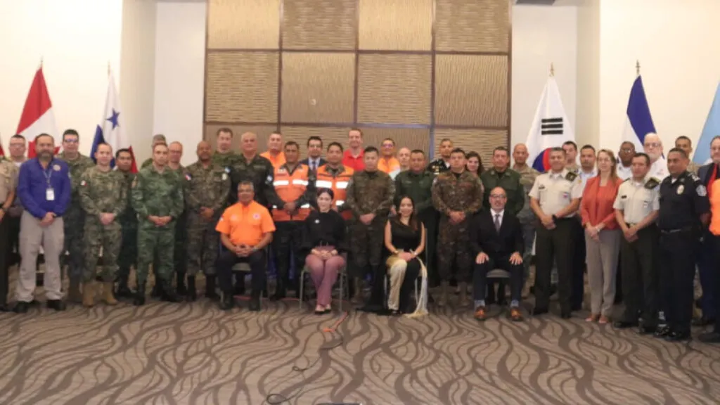 Capacitan en Panamá a Unidad Humanitaria de Rescate de las FF. AA. para desastres naturales