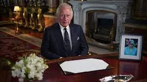 Carlos III prometió ante el Parlamento reinar de manera 