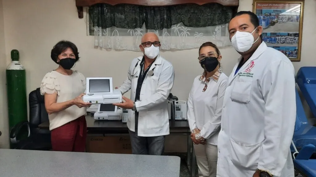 Fundación Nacer entrega donación de equipo al hospital Roberto Suazo Córdova