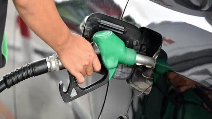 Gasolinas reflejarán una rebaja en sus precios a partir del próximo lunes