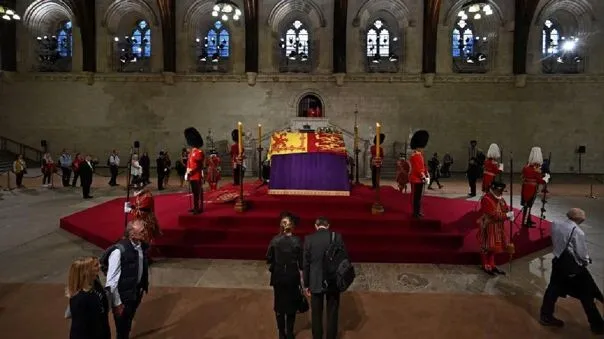 Isabel II: unos 2 300 agentes custodiarán el féretro de la reina hacia el castillo de Windsor