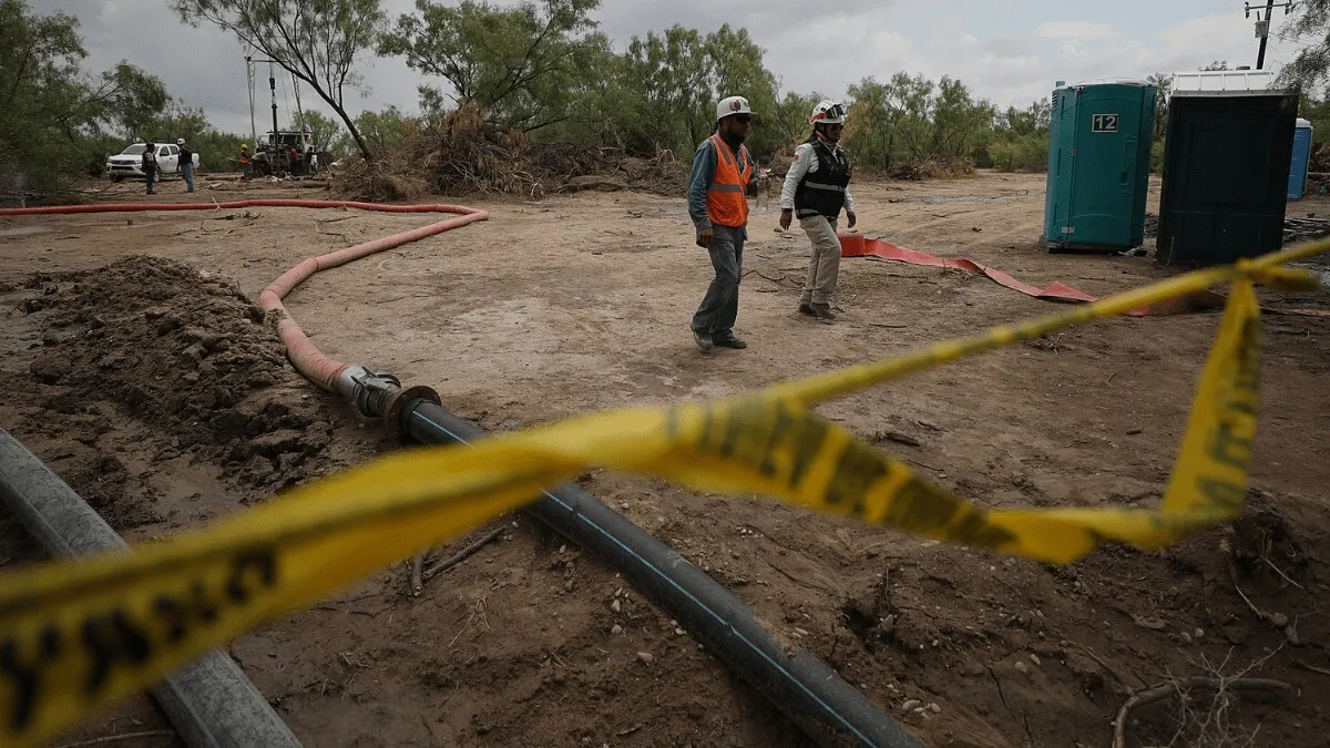 Juez emite tres órdenes de captura por derrumbe que dejó 10 mineros atrapados en México
