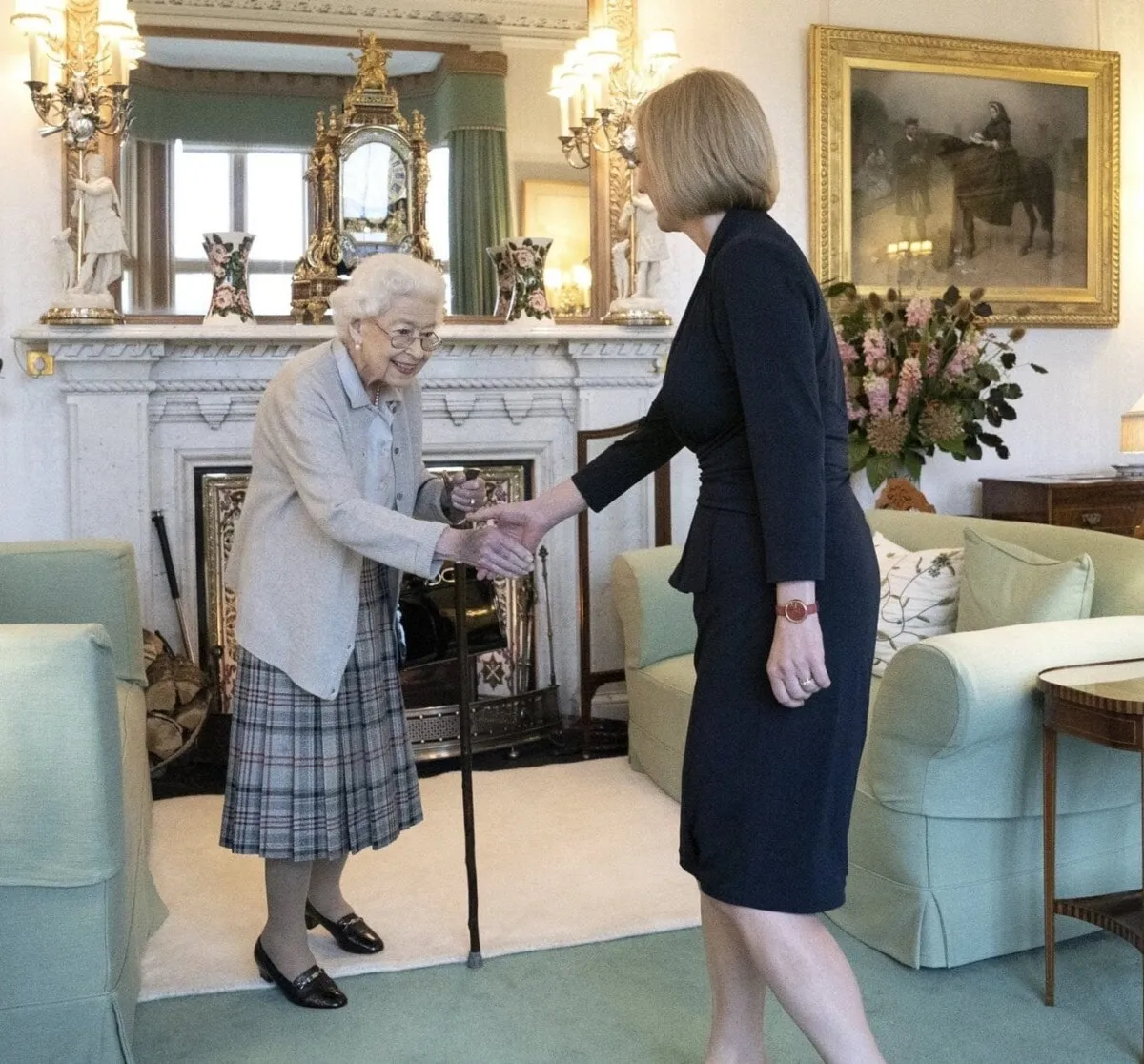 Liz Truss, es nombrada primera ministra de Reino Unido, en audiencia con la reina Isabel II. ¿La nueva Margareth Thatcher?