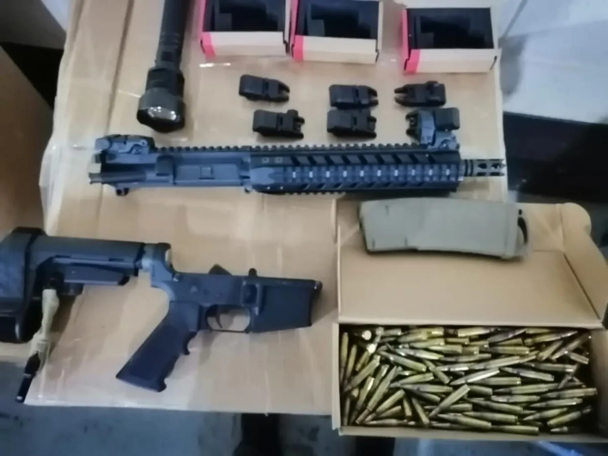 Mediante inspección a mercadería procedente de Estados Unidos, policías fronterizos decomisan armas de fuego