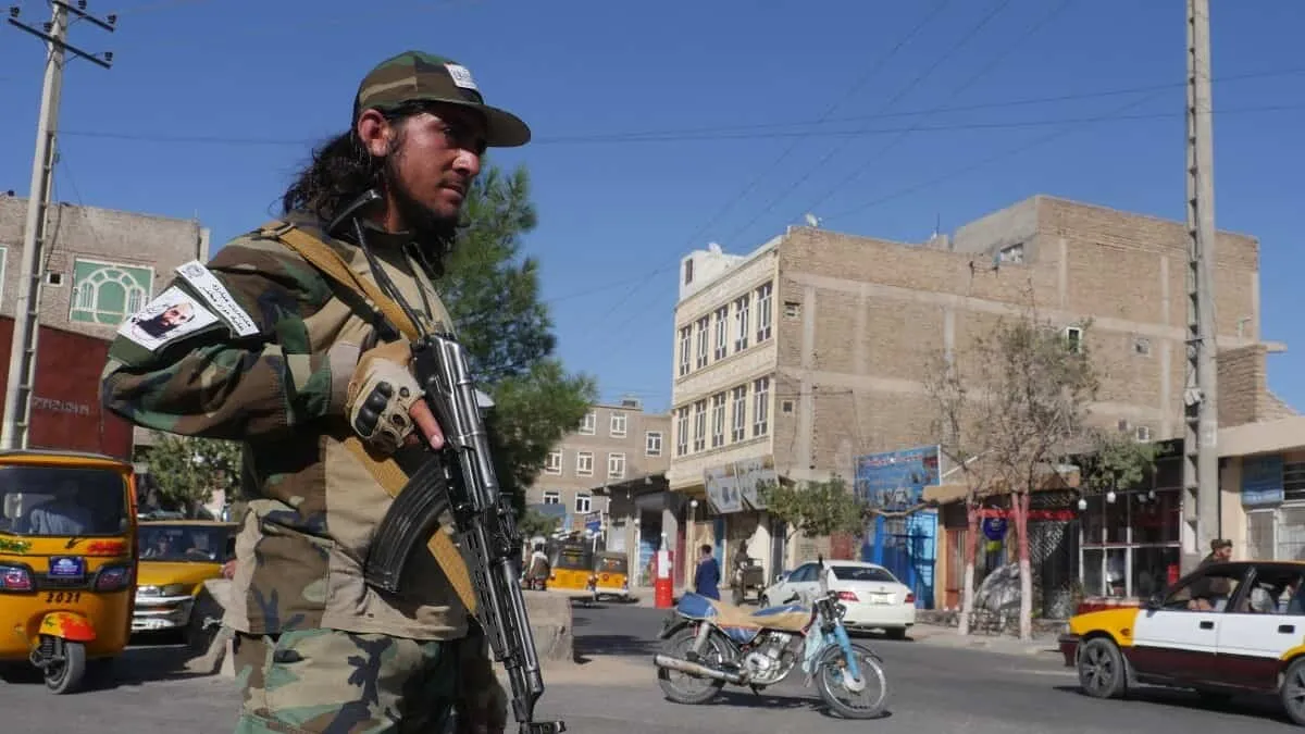 Nuevo atentado contra una mezquita en Afganistán deja 18 muertos