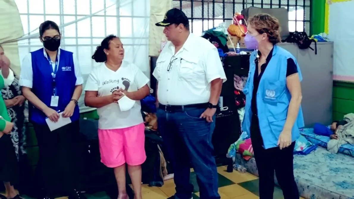 ONU visita albergues para conocer atención a damnificados de colonia Guillén