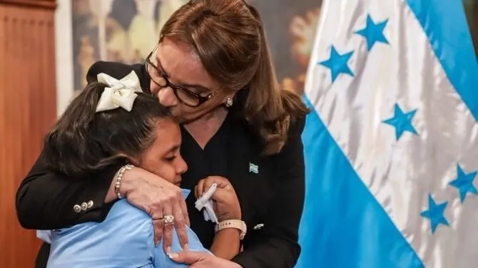 Presidenta Castro reitera su compromiso con la educación en emotivo encuentro con congresistas infantiles