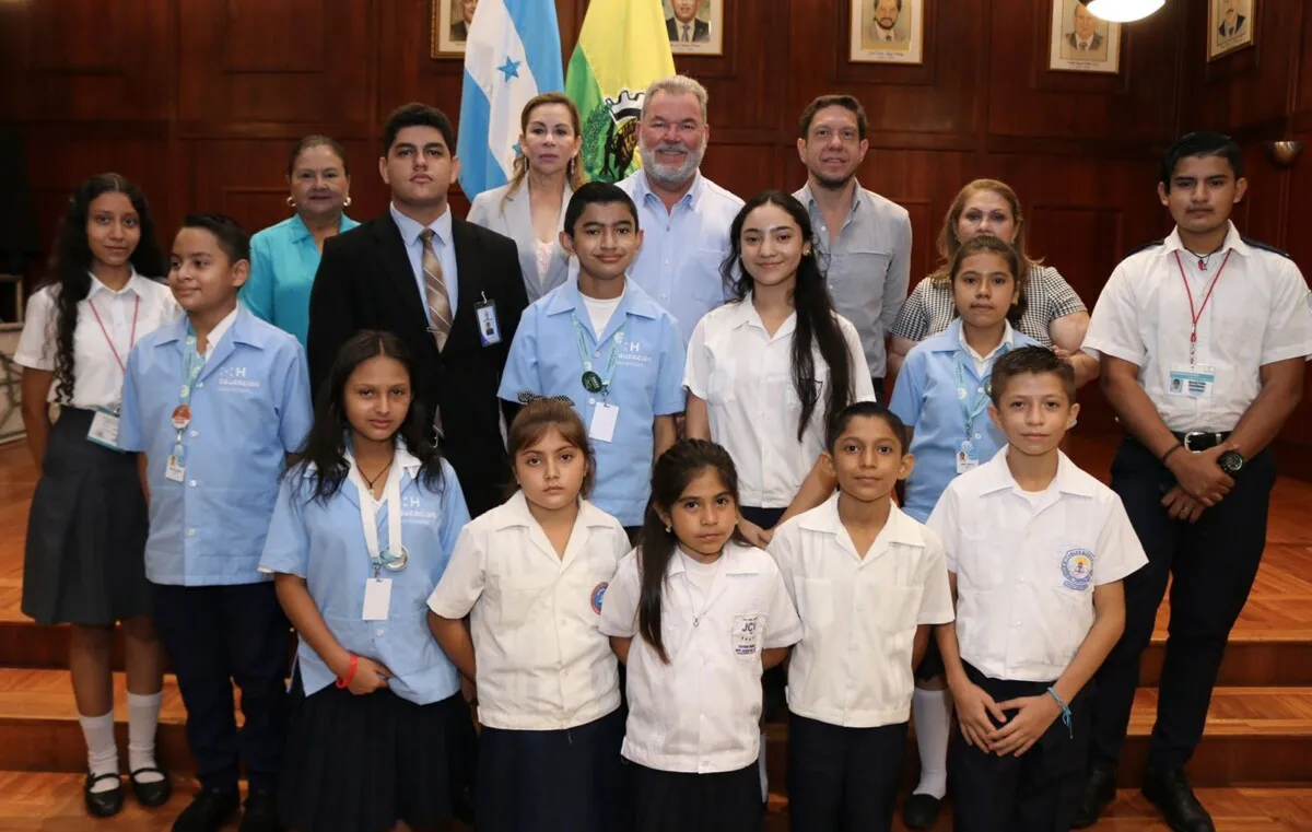 Realizan Corporación Municipal Infantil con la participación del alcalde Roberto Contreras y su esposa Zoila de Contreras