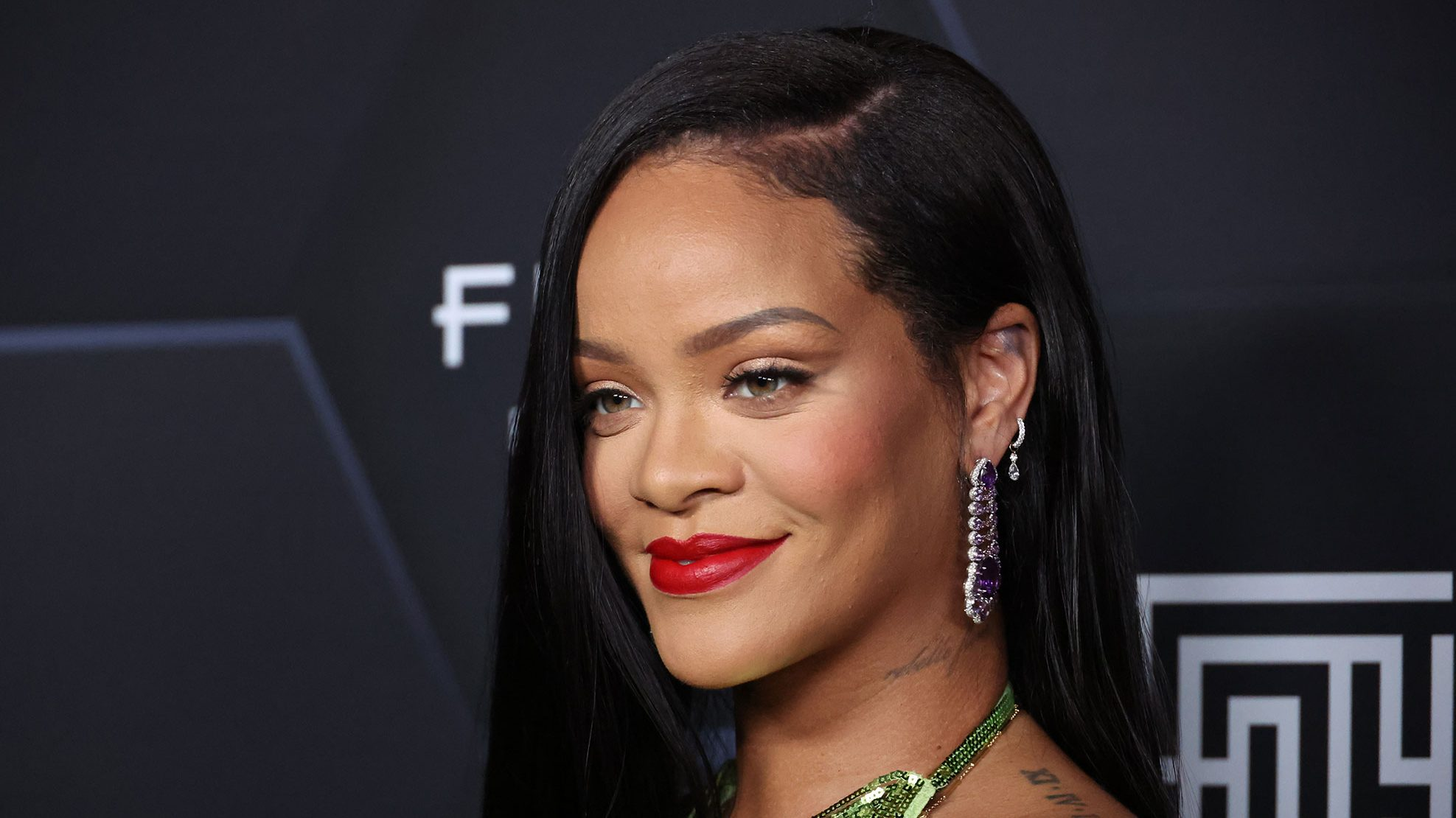 Rihanna confirma que se presentará en el show de medio tiempo del Superbowl