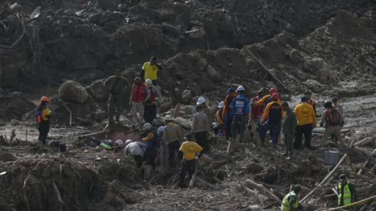 Recuperan 50 cuerpos del deslave que cubrió pueblo venezolano