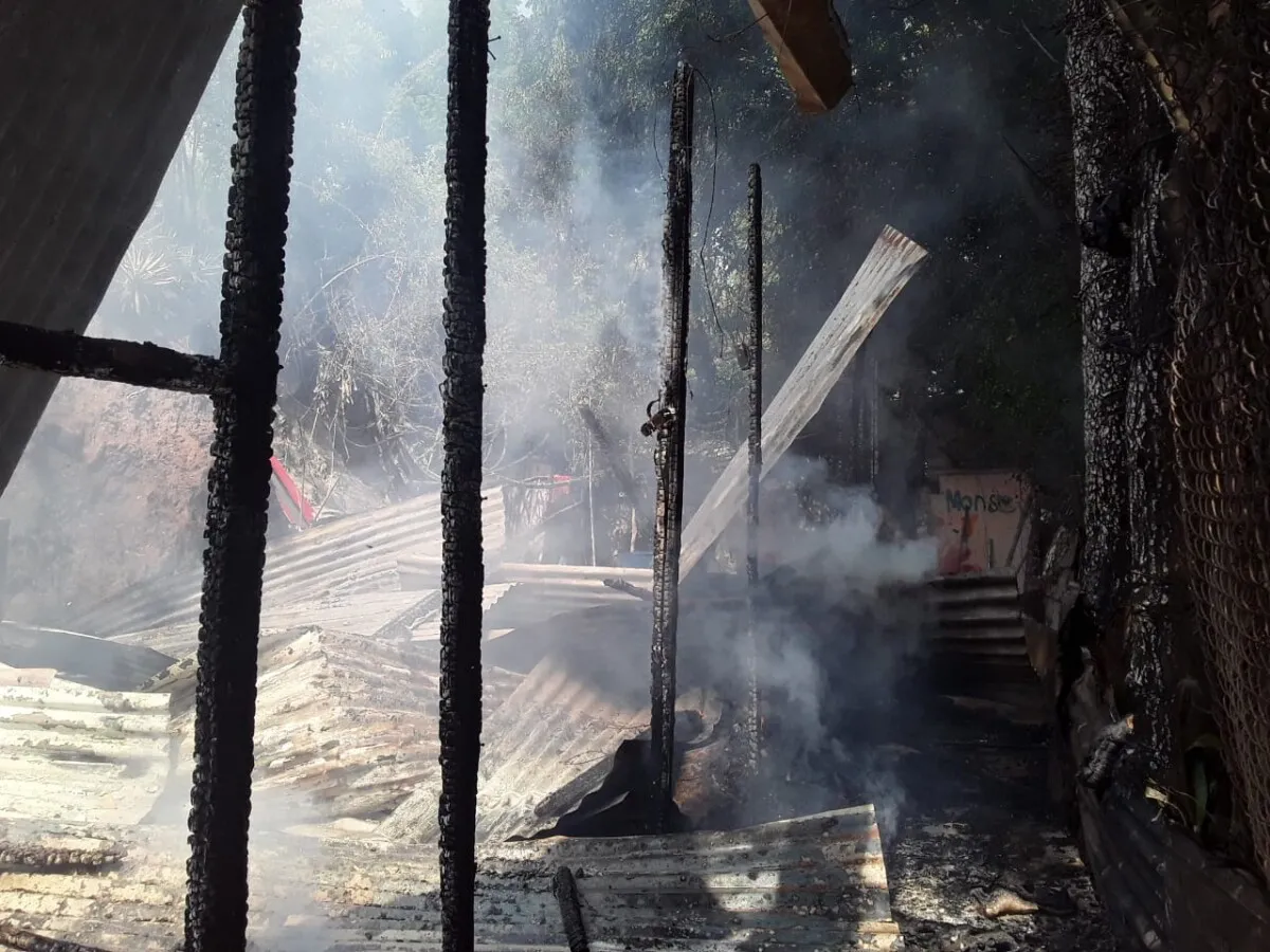 Vivienda se quema en su totalidad en la colonia Lomas del Carmen de San Pedro Sula