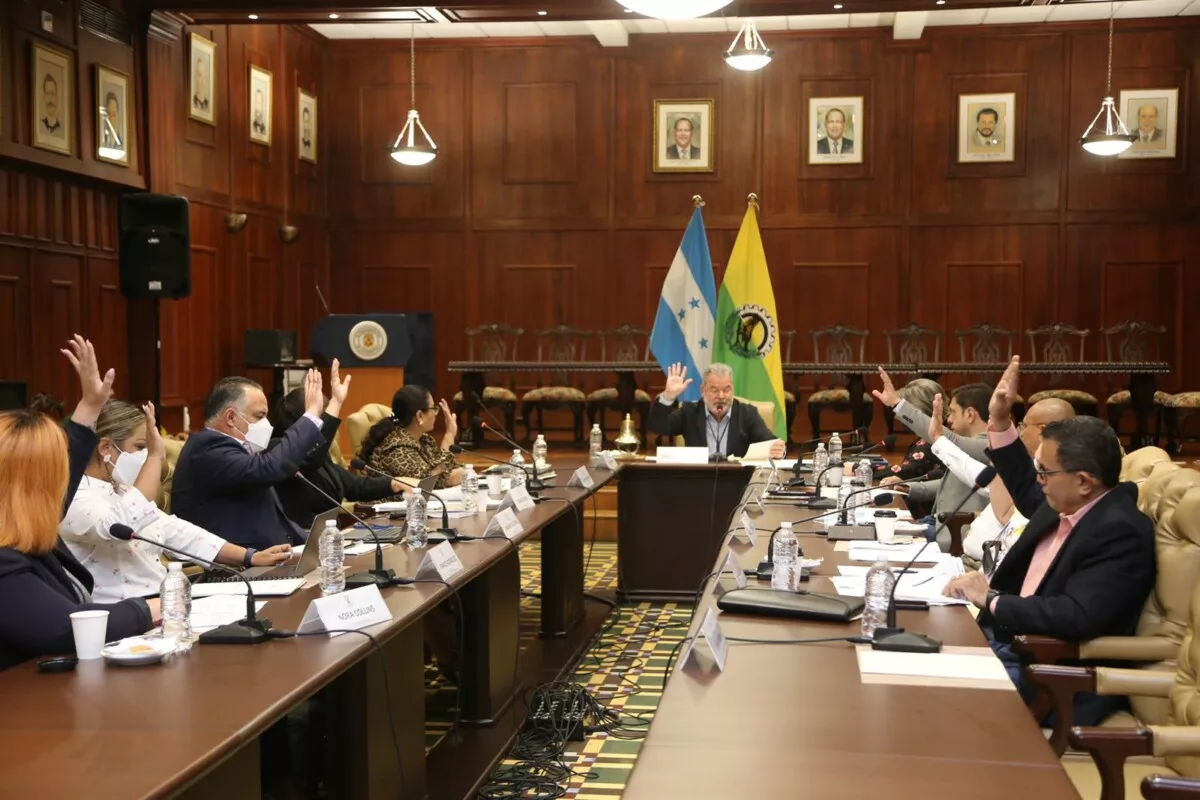 Alcalde Roberto Contreras y Corporación Municipal aprueban inicio del proceso de elaboración de bases de Licitación Pública Nacional de seis proyectos de desarrollo para San Pedro Sula