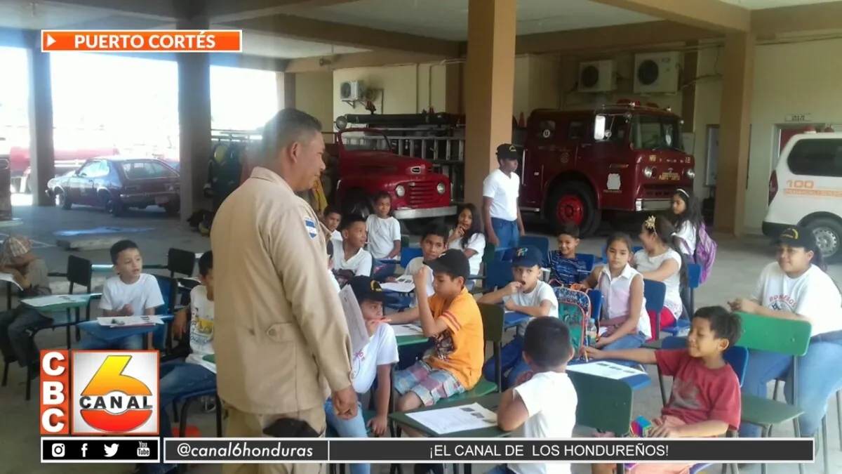 Centenares de niños se capacitan como bomberos infantiles
