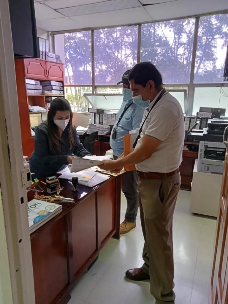Durante operación “Némesis XII” Fiscalía Especial de Derechos Humanos decomisa expedientes clínicos por supuesta mala praxis