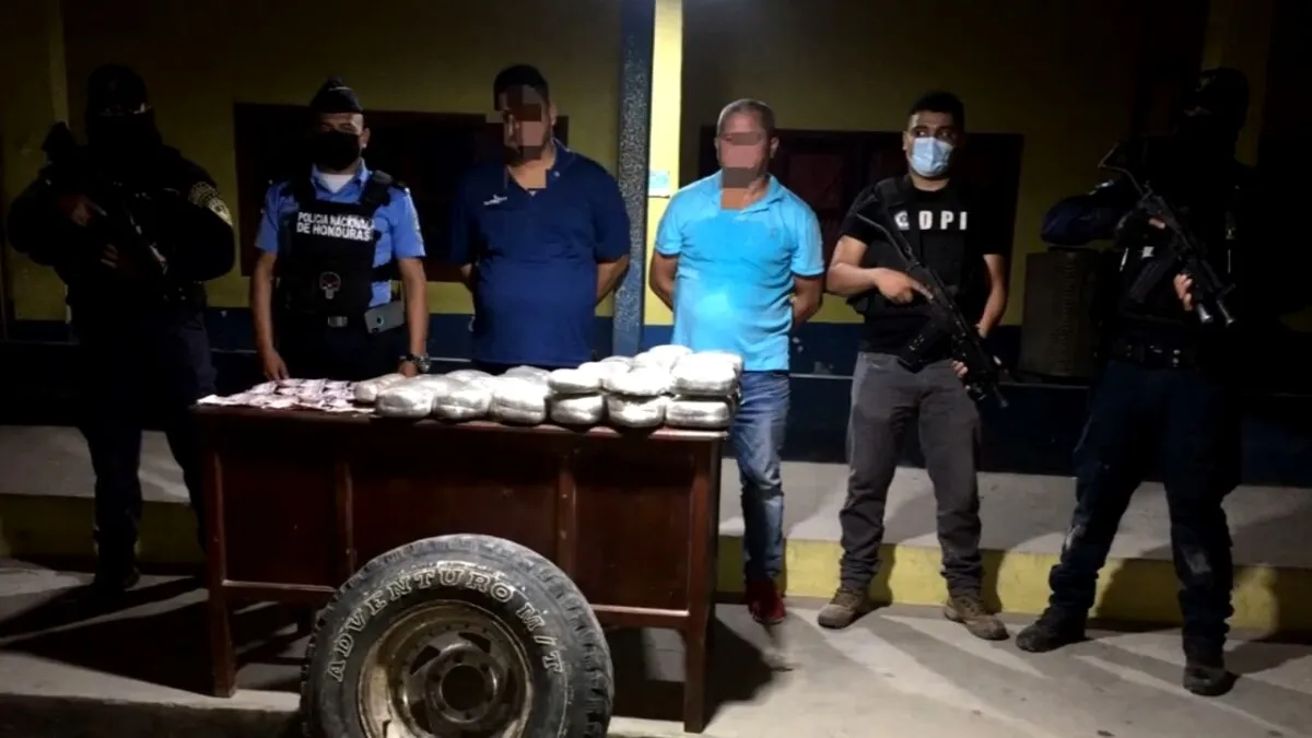 En poder de 68 libras de supuesta marihuana capturan a dos sujetos en Colón