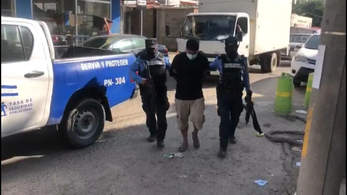 En sector Rivera Hernández detienen presunto integrante de Pandilla 18 tras cometer los delitos de porte ilegal de arma y robo