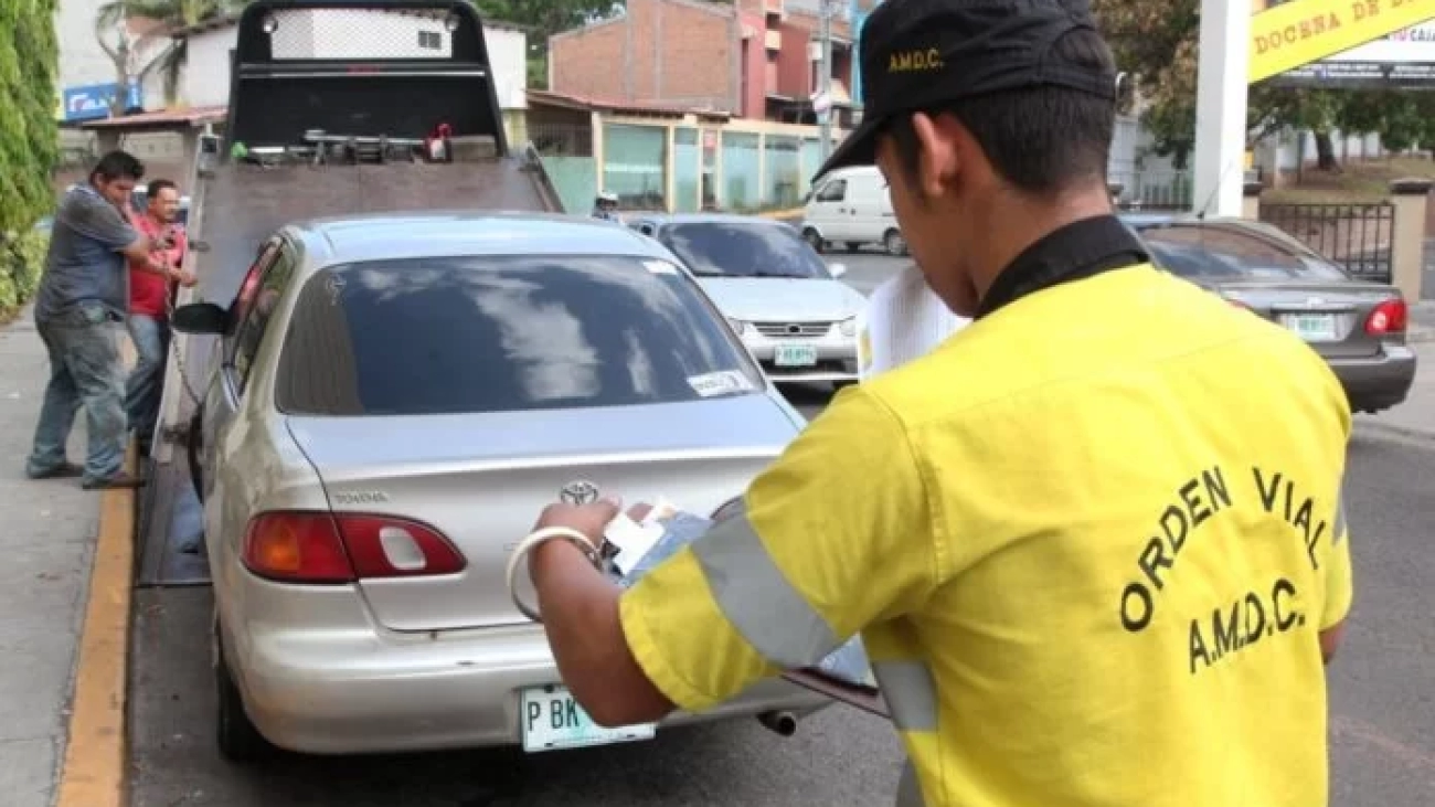 Policía Municipal aplicará multas a conductores que estacionan mal sus
