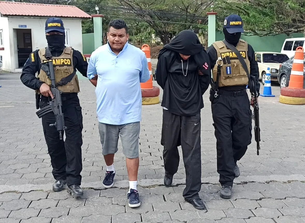 DIPAMPCO captura a dos miembros de la Pandilla 18 mientras realizaban una ronda de cobro de extorsión en la capital