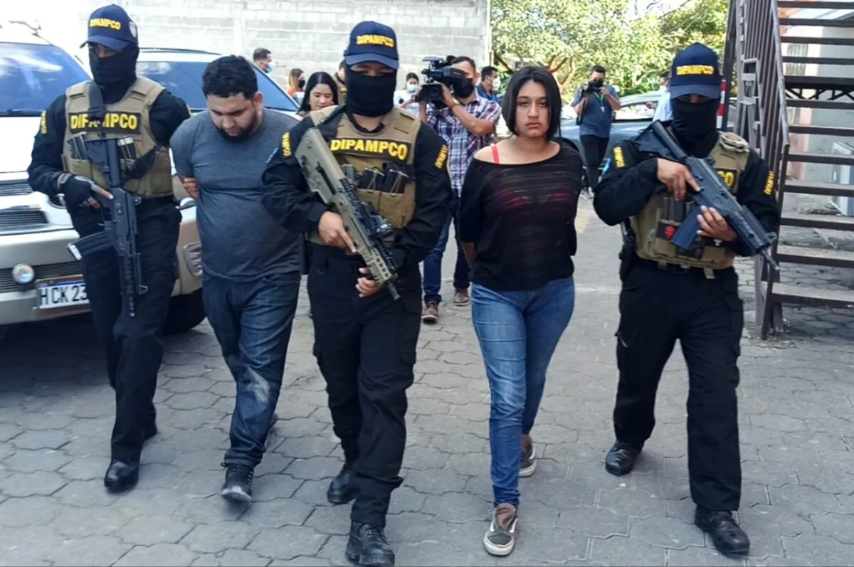 Dos de los principales distribuidores de droga de la MS-13 han sido capturados por la DIPAMPCO en la Colonia Villa Nueva en la capital