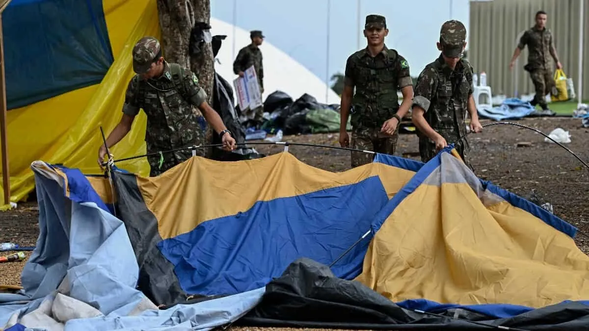 Ejército de Brasil desaloja múltiples 