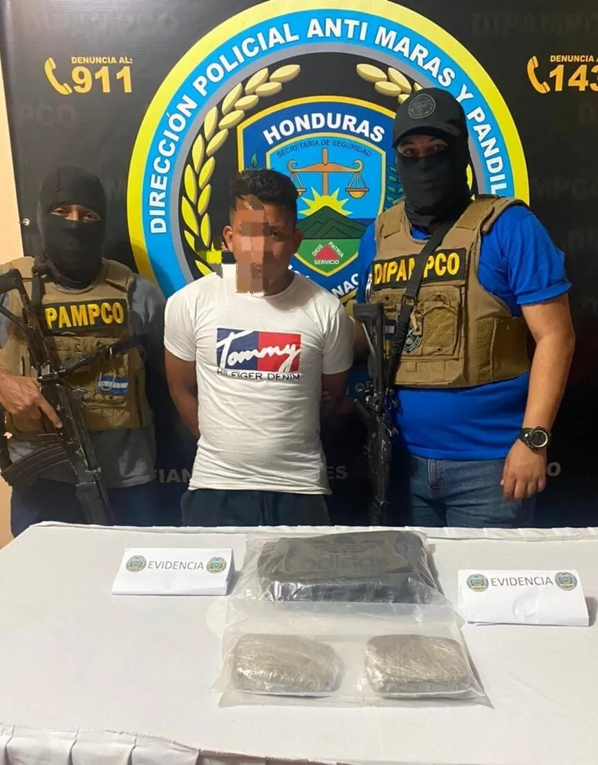 En Posesión de supuesta marihuana DIPAMPCO detiene a Alias El Zarco durante saturaciones en Colonia Bonitillo de La Ceiba