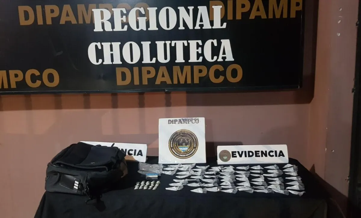 Un miembro de una banda criminal independiente vinculado a la venta de drogas es capturado por la DIPAMPCO en el municipio de Marcovia