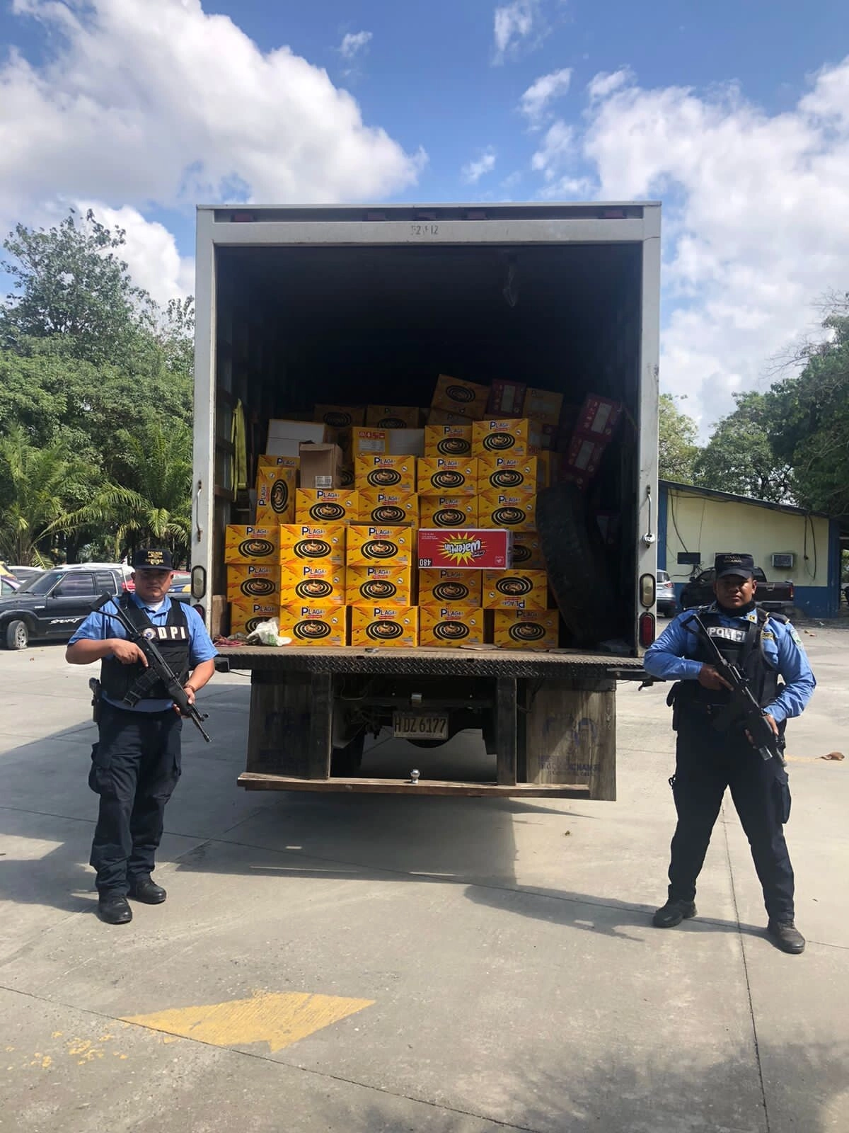 Agentes policiales recuperan camión con mercadería robada en La Barca, Santa Cruz de Yojoa