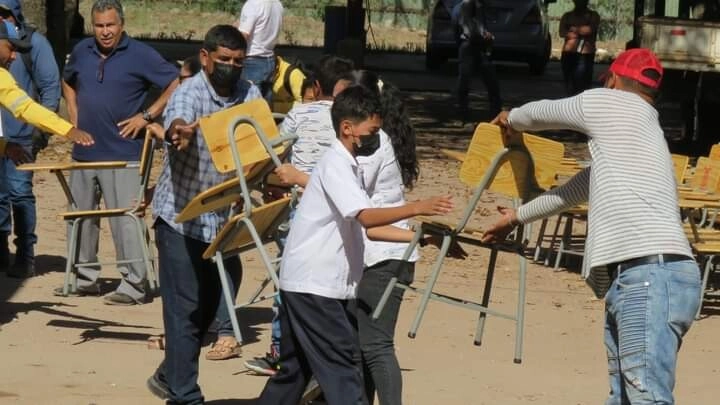 Alcaldía de Comayagua entrega mobiliario a centros educativos del municipio