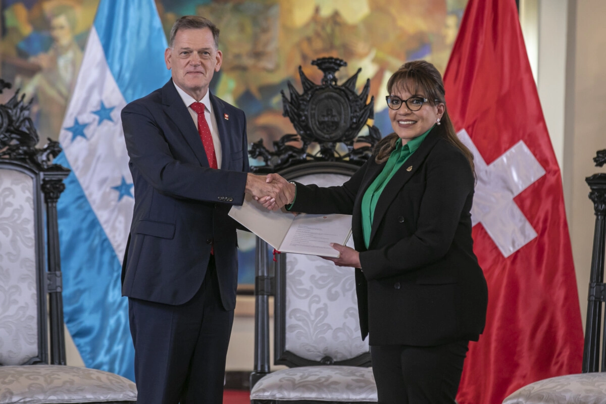 Cuatro nuevos embajadores presentan sus cartas credenciales ante la presidenta Xiomara Castro