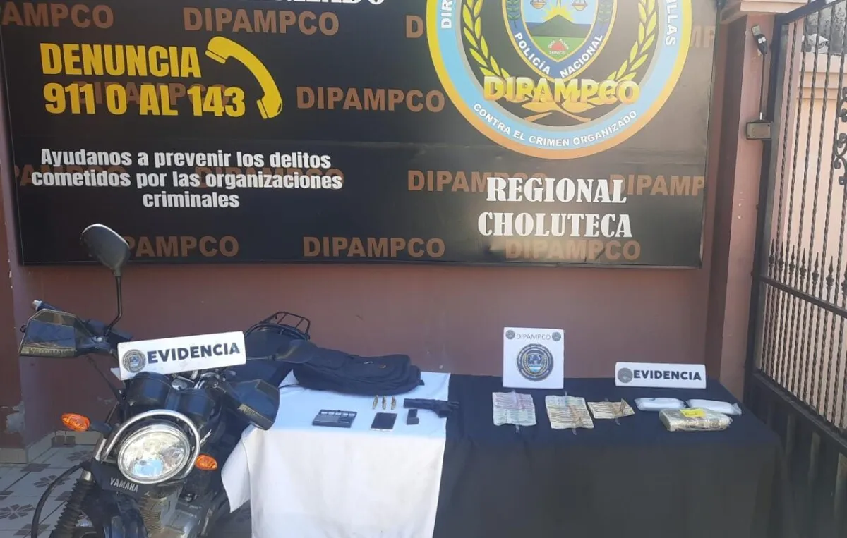 DIPAMPCO captura en Choluteca, a un hombre con un kilo de cocaina, pesa digital, arma de fuego, dinero en efectivo y una motocicleta