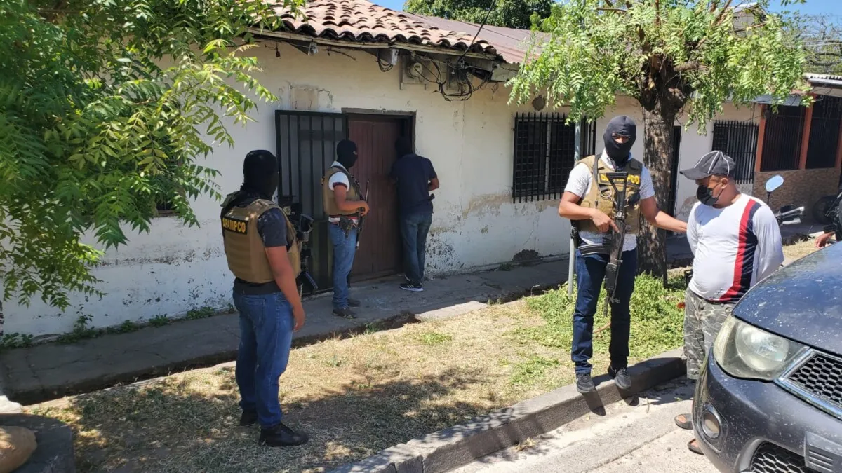 DIPAMPCO captura en Choluteca, a un hombre con un kilo de cocaina, pesa digital, arma de fuego, dinero en efectivo y una motocicleta