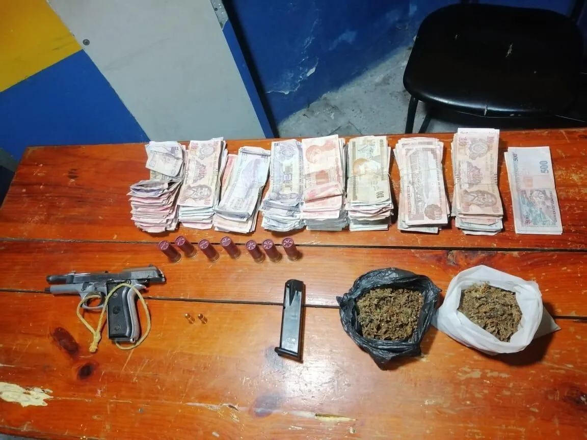 En posesión de arma de fuego y droga capturan a fémina en Copán
