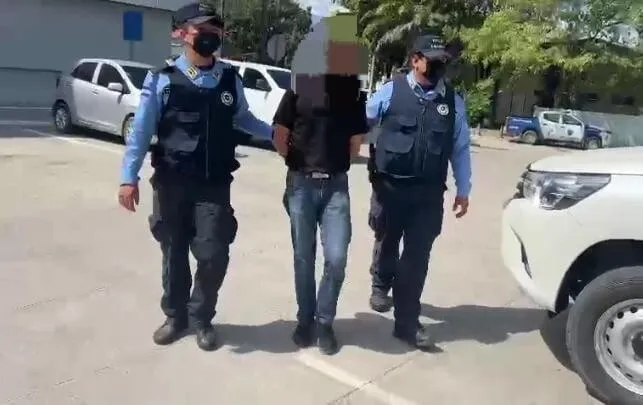 En San Pedro Sula, agentes de la DPI capturan ciudadano por el supuesto robo de más de un millón de lempiras