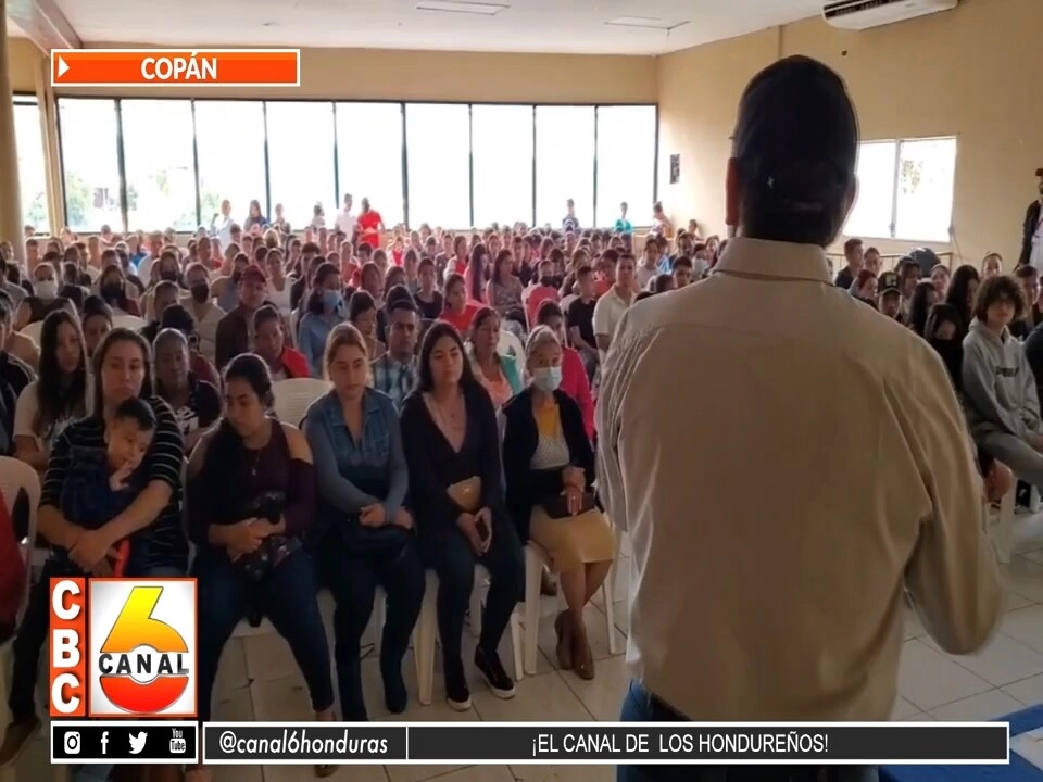 Mas de 300 jovenes son beneficiados con becas por parte de la municipalidad de Copán