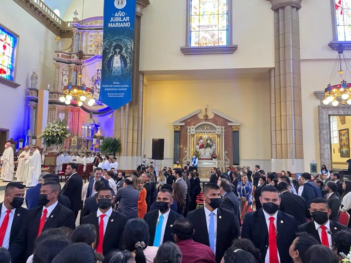 Miles de feligreses se dieron cita en la basílica de Suyapa para mostrar ofrendas de gratitud a la Patrona de Honduras