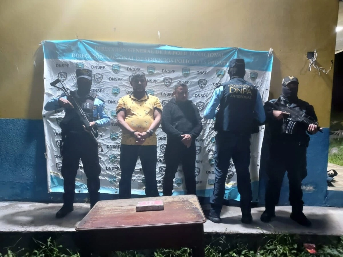 Agentes antidrogas de la Policía Nacional encuentran estupefacientes escondido en saco de frijoles