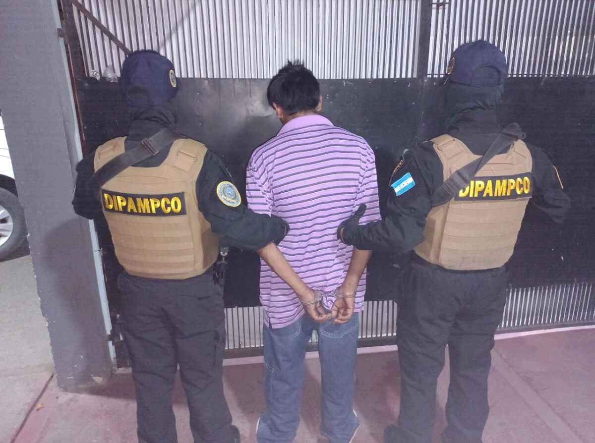 Con bolsitas de cocaína y marihuana, la DIPAMPCO captura a alias 