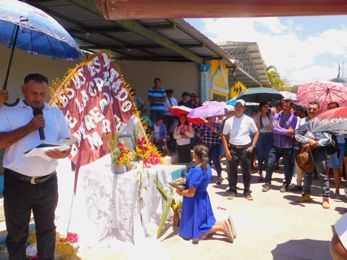 Con la participación de diferentes iglesias del sector en el municipio de Trinidad Copán se llevó a cabo el santo Viacrucis