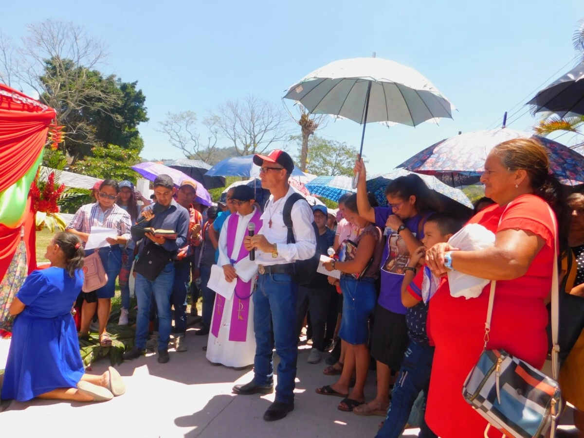 Con la participación de diferentes iglesias del sector en el municipio de Trinidad Copán se llevó a cabo el santo Viacrucis
