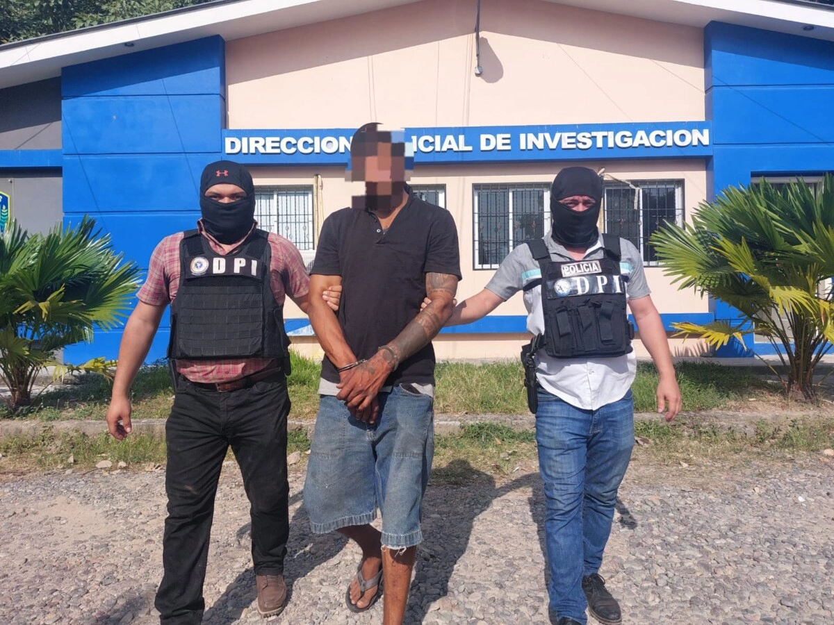Con más de 40 envoltorios de droga UDEP-1 captura a un sujeto en La Ceiba, Atlántida