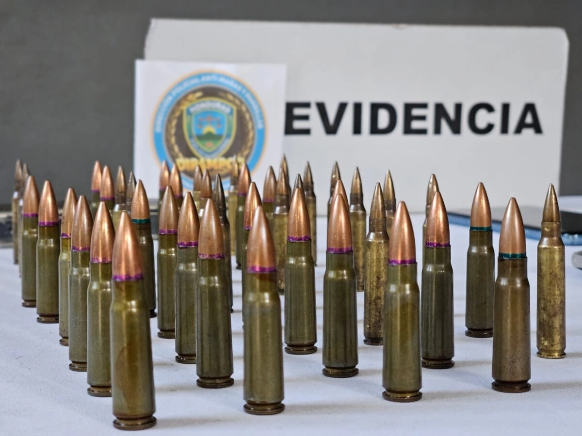 Decomisan chaleco antibalas, dos armas de fuego, cargadores y proyectiles a cabecillas de la Pandilla 18 en la Lima