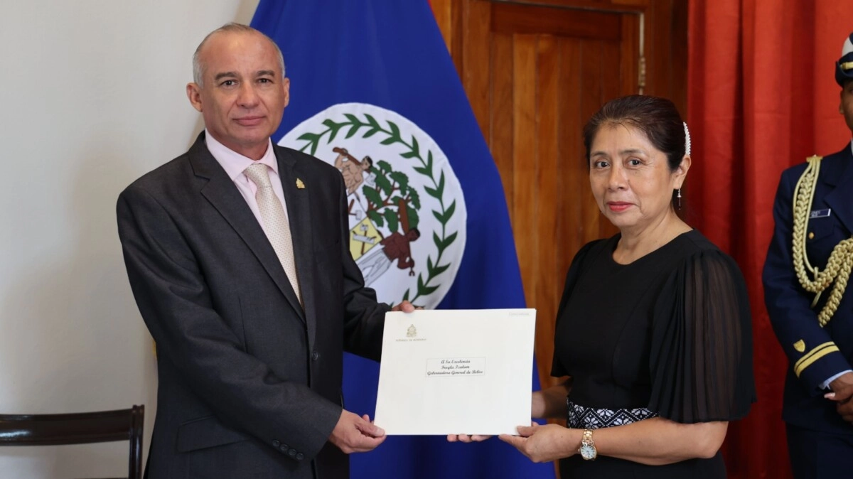 Embajador de Honduras presenta Cartas Credenciales ante la Gobernadora de Belice