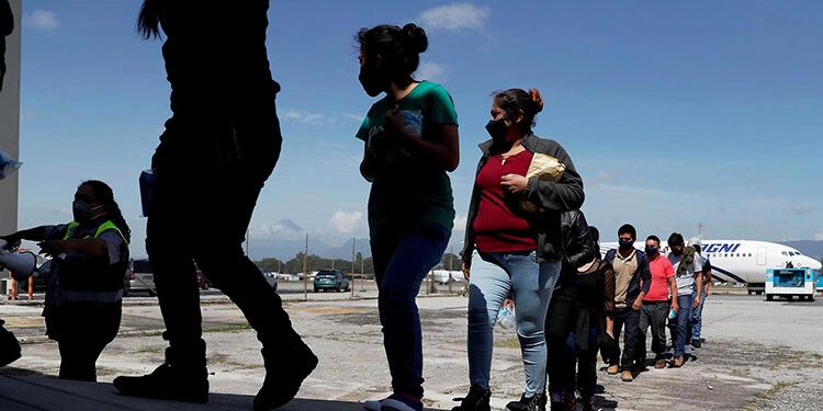 Incrementan migrantes retornados al país, según boletín del OMIH