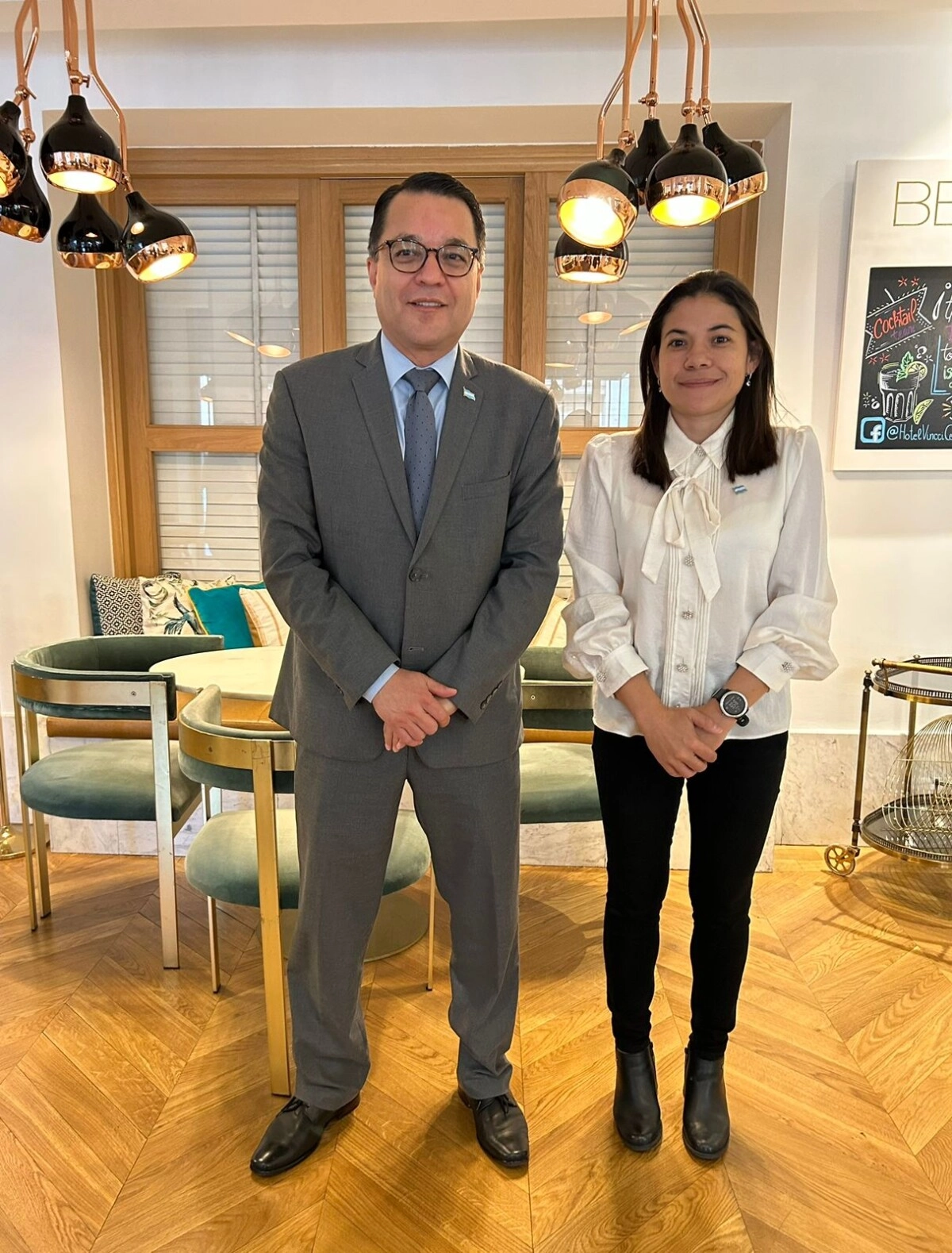 La Comisionada Presidenta de la ARSA y el Embajador de Honduras en España sostienen encuentro para fortalecer la regulación sanitaria