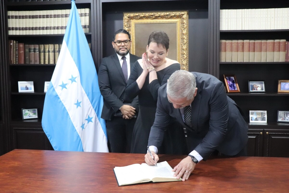 La diputada Beatriz Valle es juramentada como Embajadora de Honduras en Canadá
