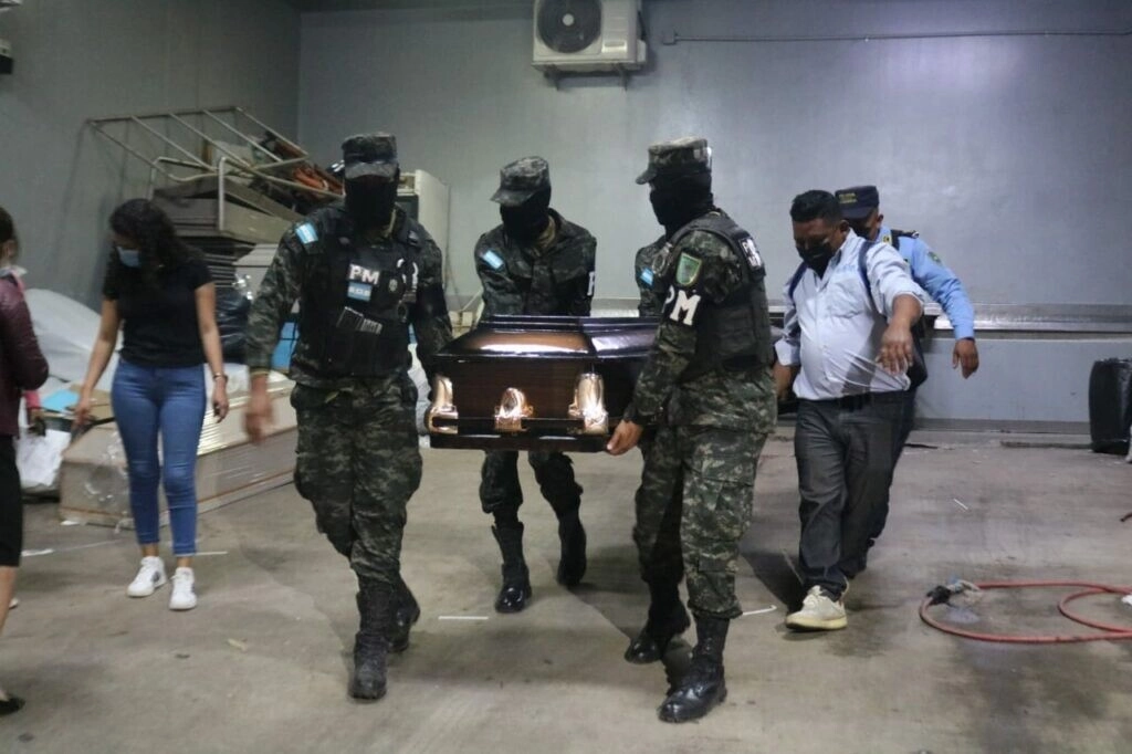 Medicina Forense y otras instituciones se coordinan para entrega pronta de fallecidos a sus dolientes tras masacre en Comayagua