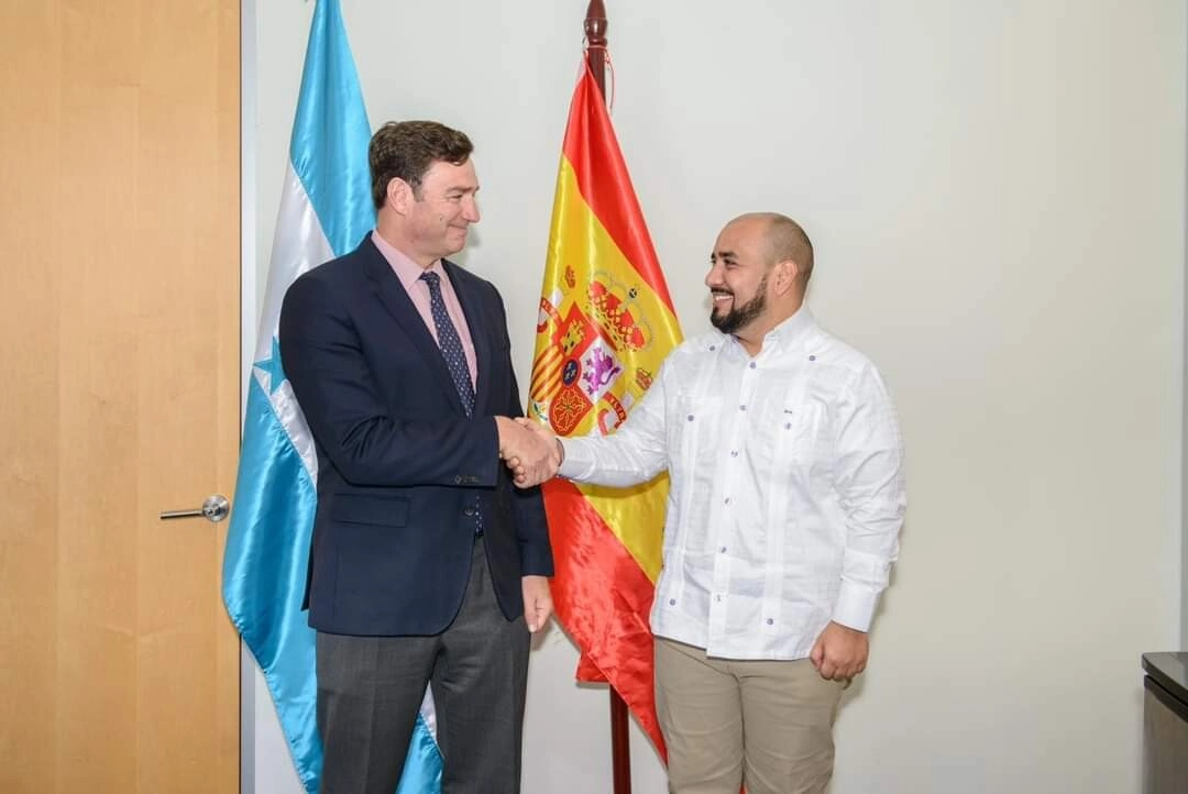 Ministro Esponda y embajador de España fortalecen alianzas en materia educativa2