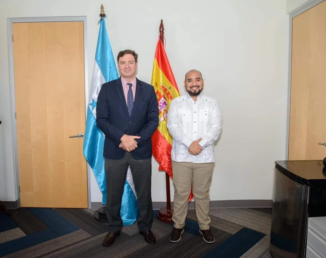 Ministro Esponda y embajador de España fortalecen alianzas en materia educativa