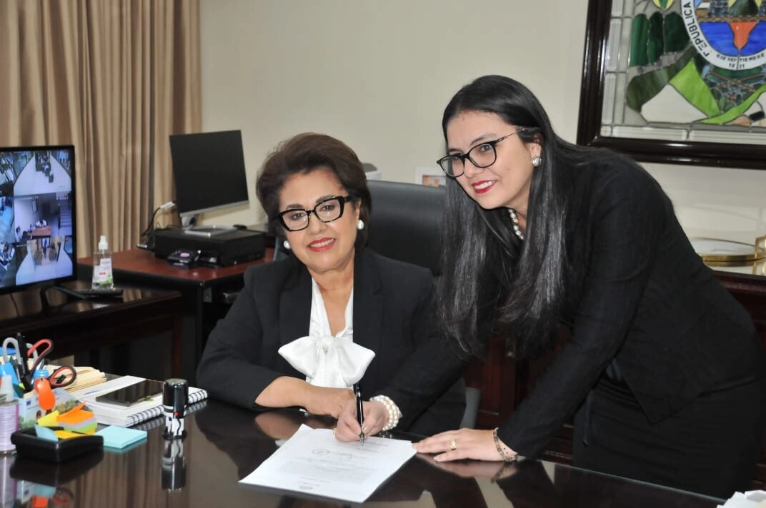 Presidenta del poder judicial juramenta a nueva  secretaria general y secretaria general adjunta de la csj