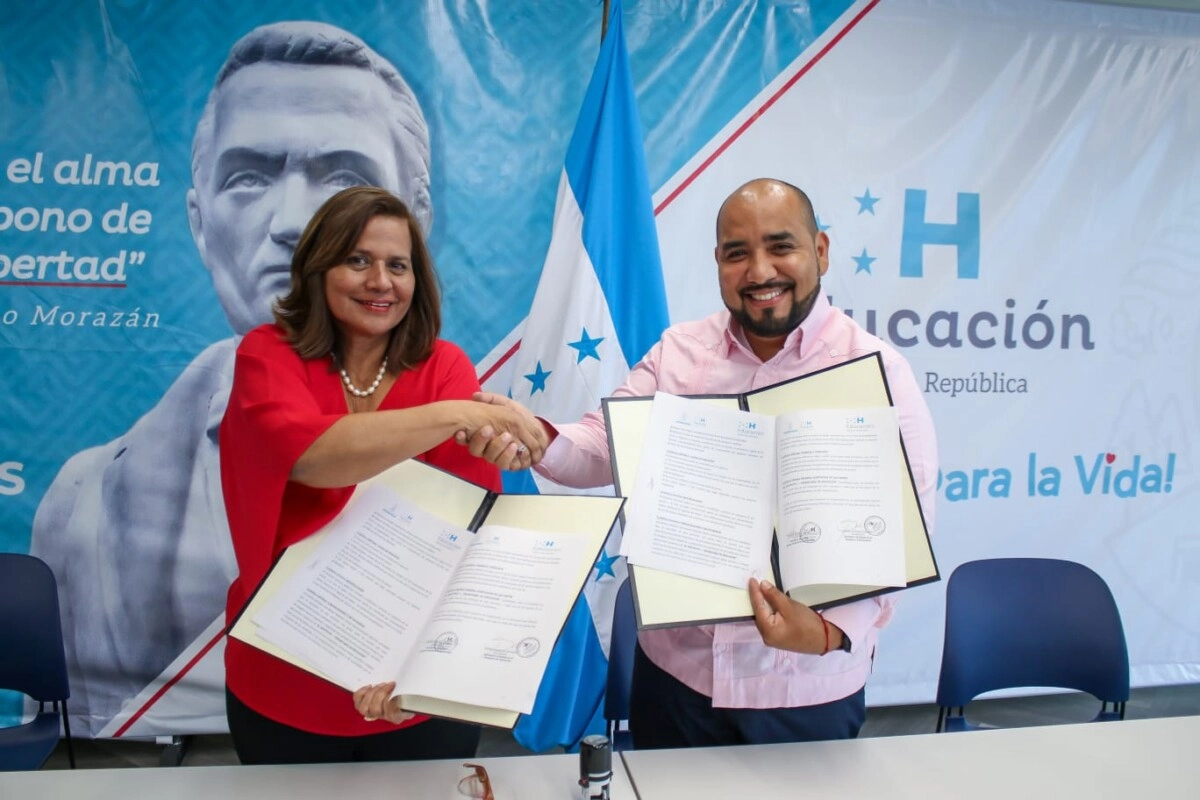 Se firma convenio entre IHT y SEDUC para implementación de la Cartilla Turística Infantil de Honduras